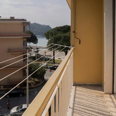 024 - Casa Lussuosa Vista Mare Ad Un Passo Dalla Spiaggia, Centro Citta' Apartment *